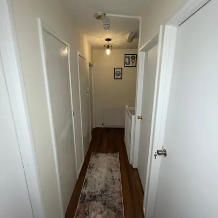 Family-Friendly Home In London-3