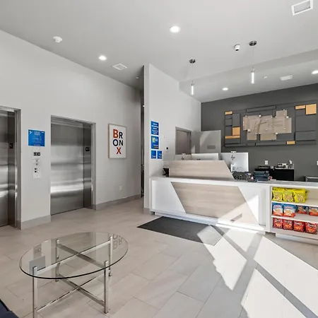 Holiday Inn Express & Suites-2