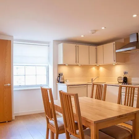 Cs Exclusive Apartments Of Princess Street West End-3