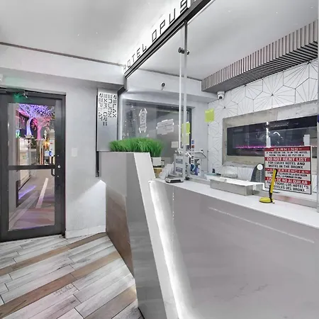 Hotel Opus Bronx Near Bay Plaza Mall-3