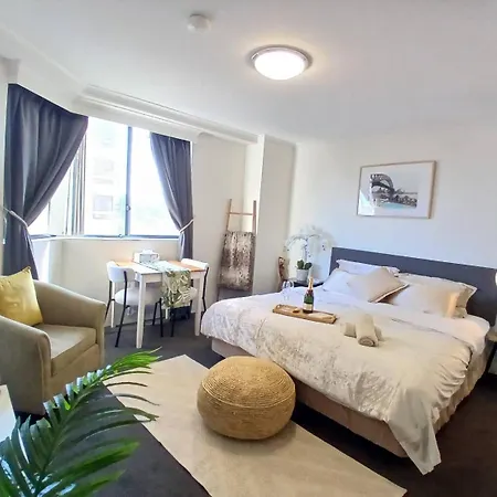 Luxe Central, Great Location With Pool And Spa-3