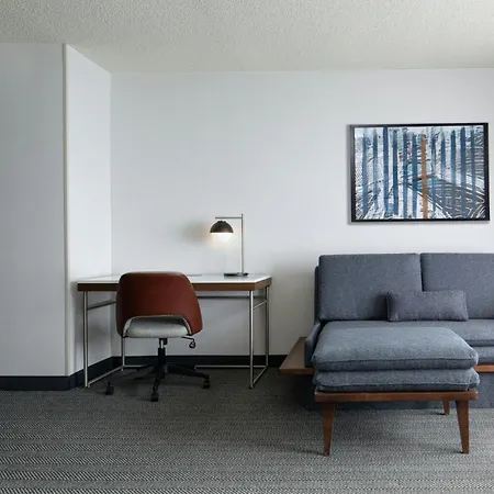 Courtyard By Marriott Chicago Downtown/River North-2