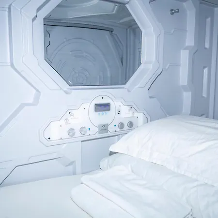 Kiwi Capsule Hotel-2