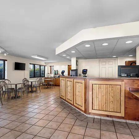 Quality Inn & Suites At Dollywood Lane-3