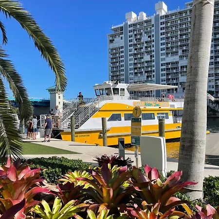 Waterview Condo- Spacious 2 Bedroom - Central - Steps To Beach-2