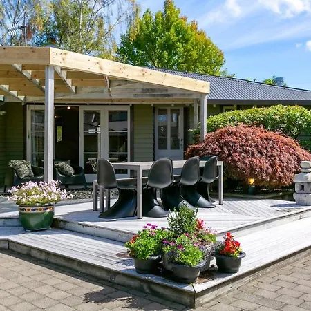 Huia Haven, Rustic Garden Retreat With King Suite-3