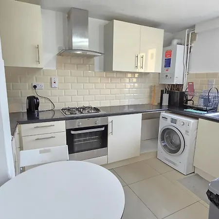 Canary Wharf Cottage-2