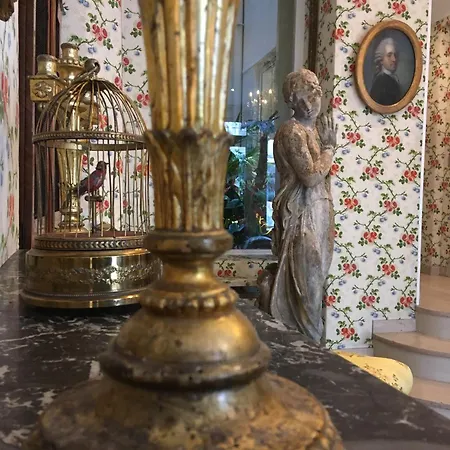 Hotel Caron De Beaumarchais-3