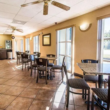 Quality Inn & Suites Near Panama City Beach-3