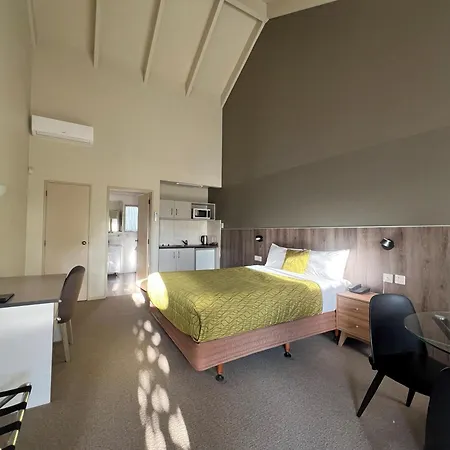 Airport Manor Inn-2