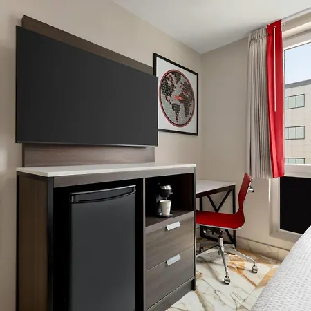 Ramada By Wyndham Brooklyn Empire Blvd-3