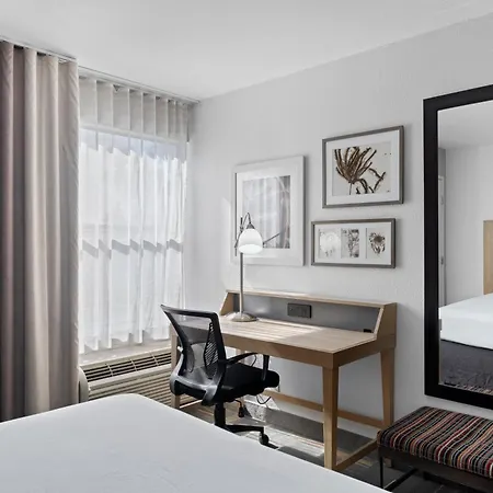 Greentree Inn & Suites Phoenix Sky Harbor-2