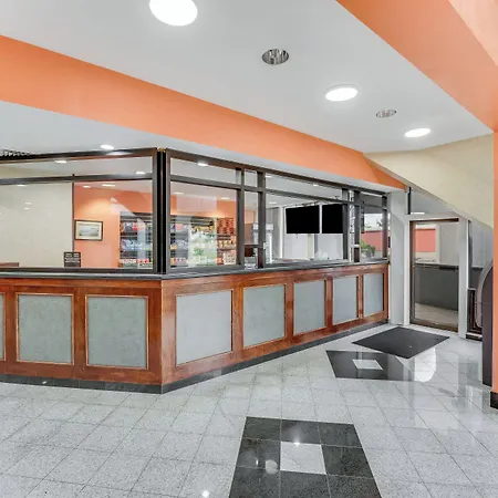 Red Carpet Inn & Suites-2