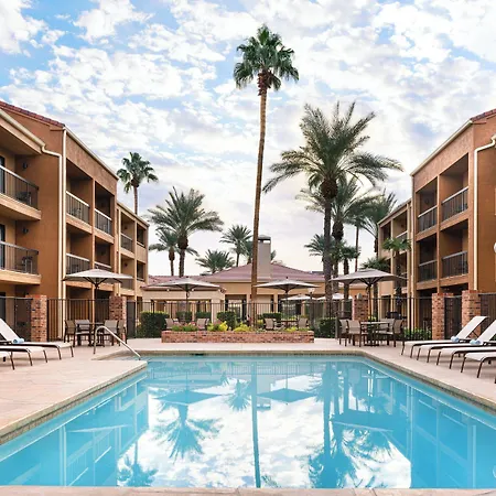 Courtyard By Marriott Las Vegas Convention Center-2