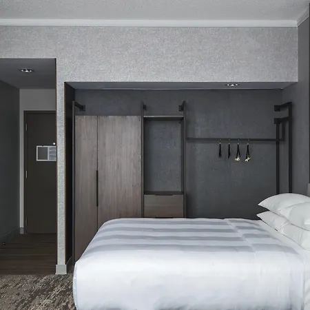 Courtyard By Marriott Chicago At Medical District-Uic-3