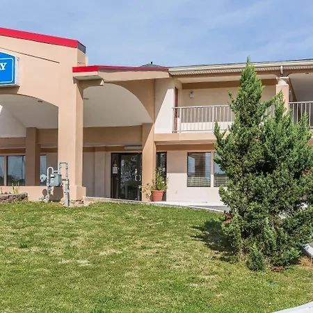 Rodeway Inn-3