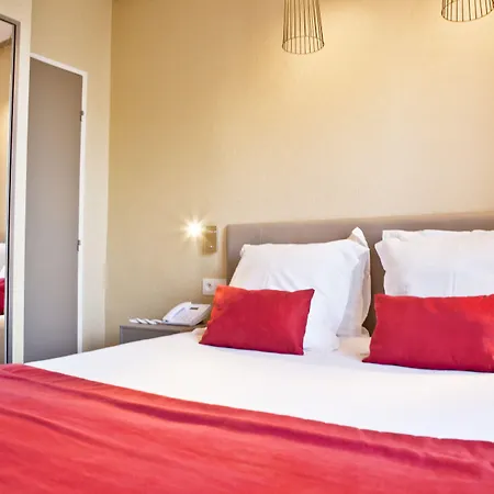 Hotel Eiffel Segur-2