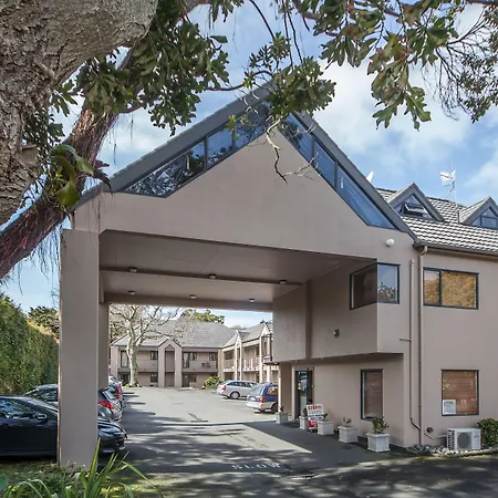 Oaktree Motel-2