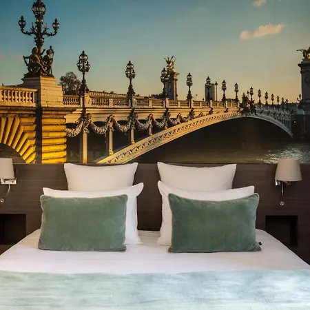 Midnight Hotel Paris-2