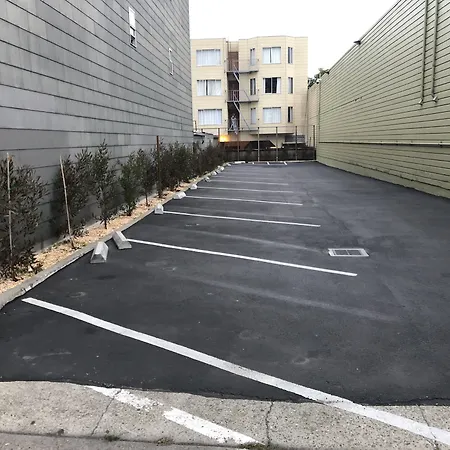 Lombard Plaza Motel-3