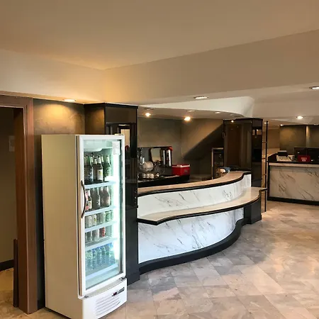 Maxim'S Inn-3