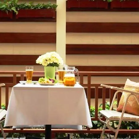 Rose Hotel-3