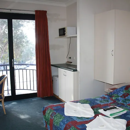 Linwood Lodge Motel-3