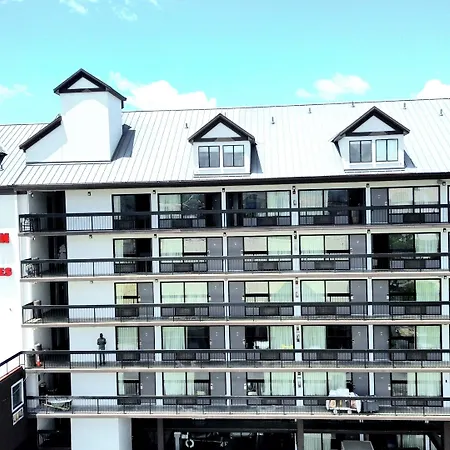 Mountain Vista Inn & Suites - Walking Distance To The Island-2