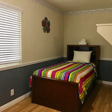 Travelers Bed & Breakfast Hostel-3