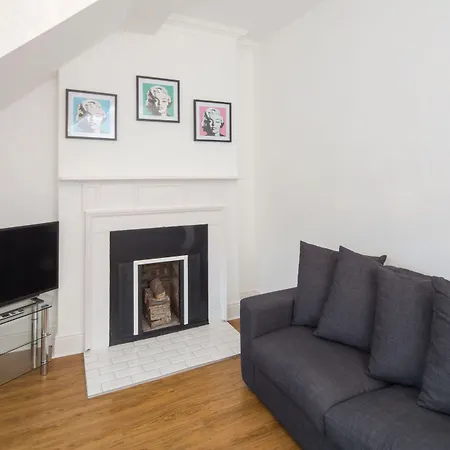 Edinburgh Castle Apartments-2