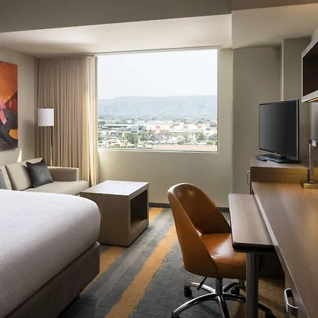 Courtyard By Marriott Phoenix Downtown-3