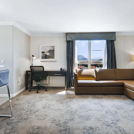 Sandman Hotel & Suites Kelowna-2