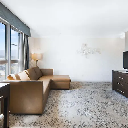Sandman Hotel & Suites Kelowna-3