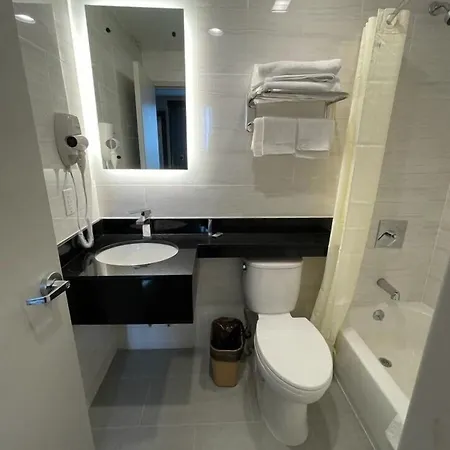 Royal Hotel Bronx-2