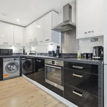 Two Bedroom House By Brookland Stays Serviced Accommodation Short Lets London With Free Wifi-2