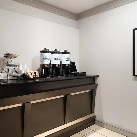 Hilton Garden Inn Chicago Downtown/Magnificent Mile-3