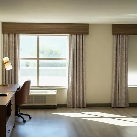 Holiday Inn & Suites Phoenix Airport By Ihg-2