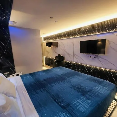 Umbrella Hotel Brooklyn - Newly Renovated-3