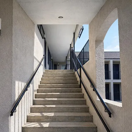 Quarters Inn & Suites-3