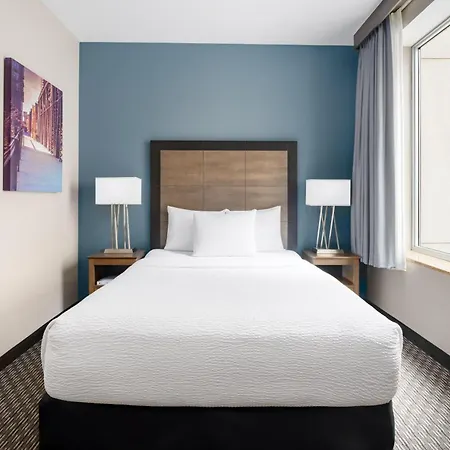La Quinta Inn & Suites By Wyndham Chicago Downtown-3