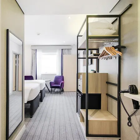 Premier Inn Dubai International Airport - An Emirates Group Company-3