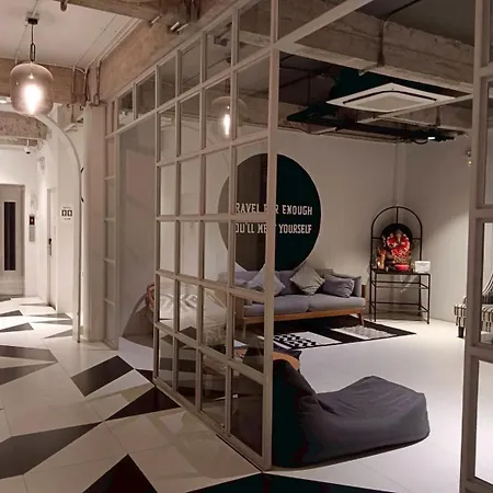 Bedspread Hostel (Adults Only)-2