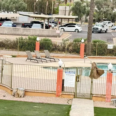 Howard Johnson By Wyndham Phoenix Airport/Downtown Area-3