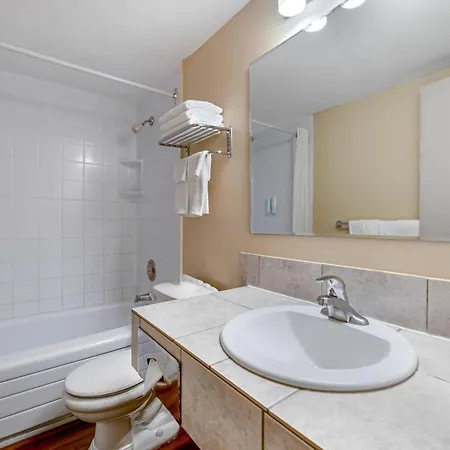 Econo Lodge Inn & Suites-2