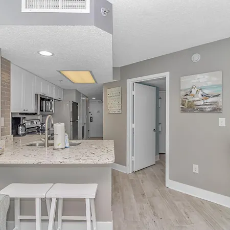 Immaculate! Beautifully Renovated Oceanfront 1 Bedroom Suite - Sleeps 4! - Roxanne Towers Unit 804-3