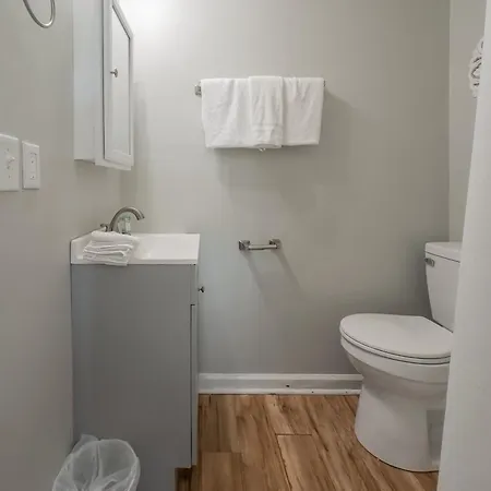 Immaculate Home With Putting Green And Private Pool! Pet Friendly 6 Bedroom- 4 Bath Duplex A&B-3