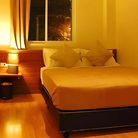 White House Asoke Sukhumvit 18-3