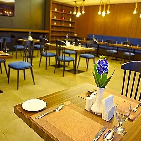 Kingsgate Hotel Al Jaddaf-2