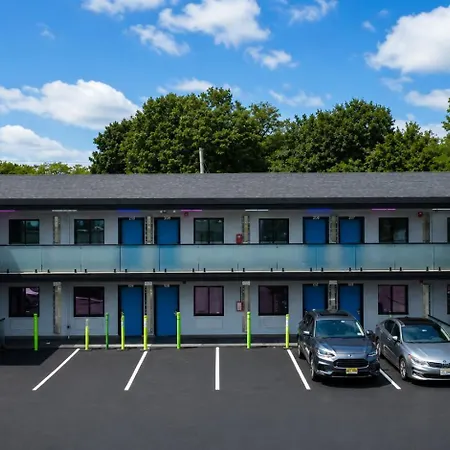 Hotel Opus Bronx Near Bay Plaza Mall-2