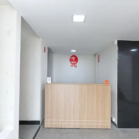 Oyo Flagship 14716 Omr Kelambakkam-3